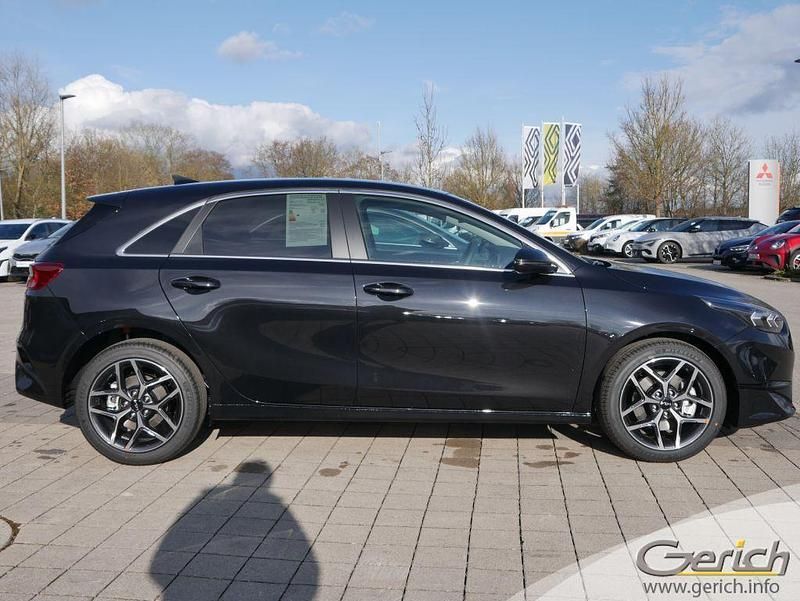Neu Kia Ceed 99 PS (72 kW) 2025 Schwarz Kleinwagen