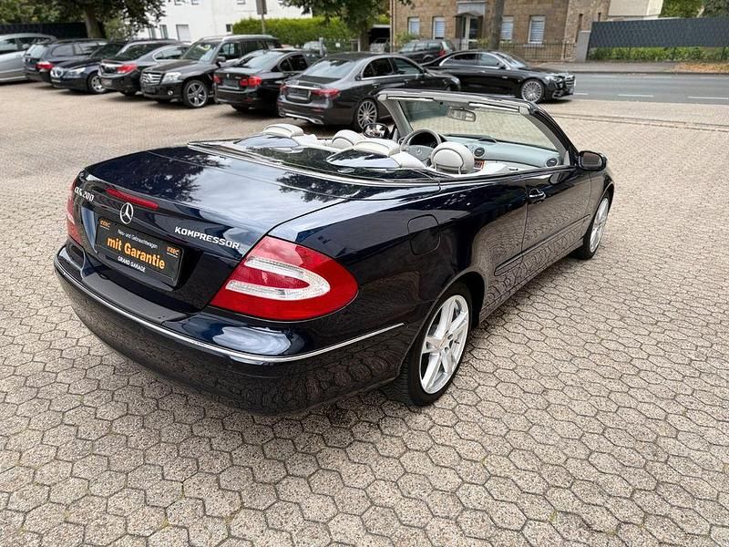 Gebraucht Mercedes CLK200 163 PS (119 kW) 2005 Blau Cabrio