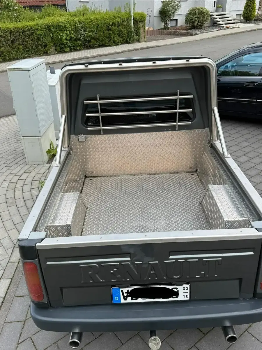 Używany Renault Rapid 74 KM (54 kW) 1993 Szary Pickup