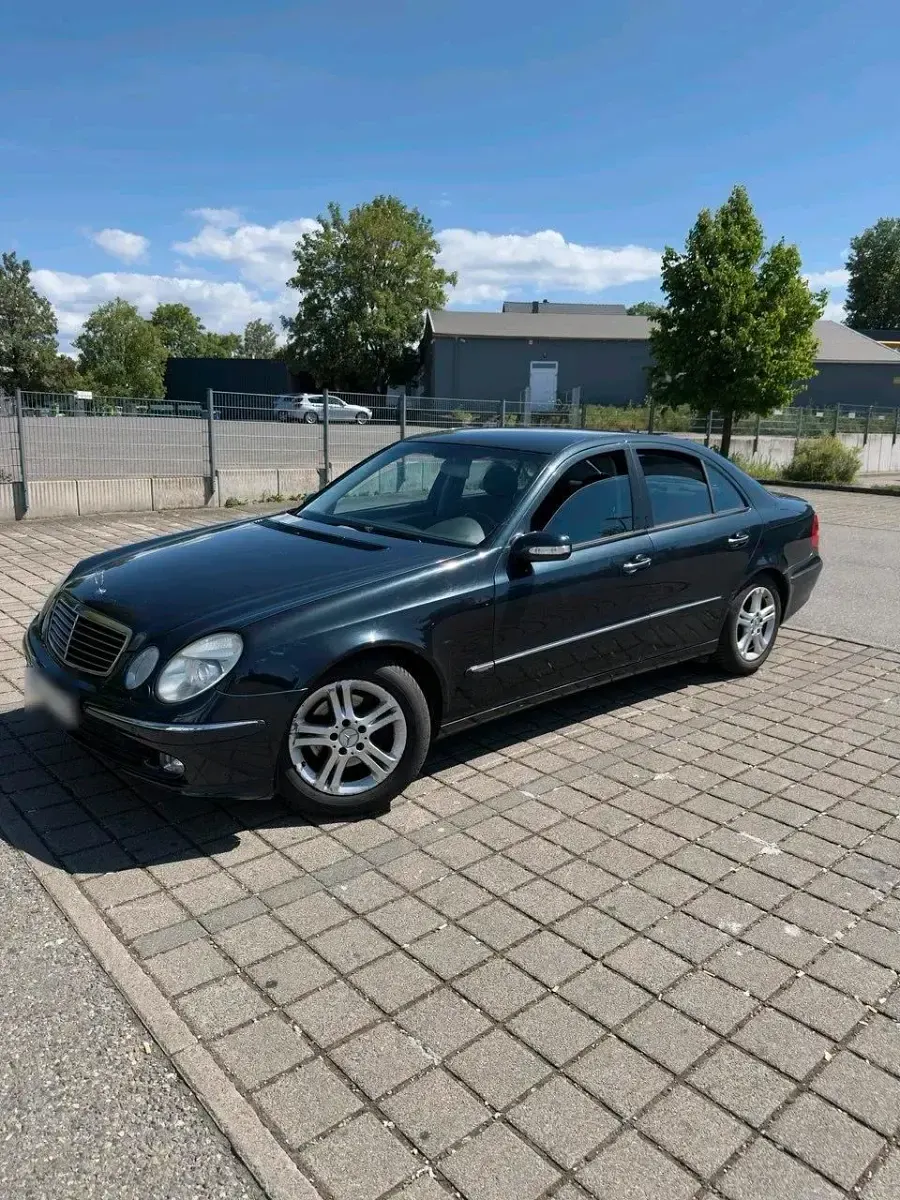 Gebraucht Mercedes E240 177 PS (130 kW) 2004 Blau Limousine