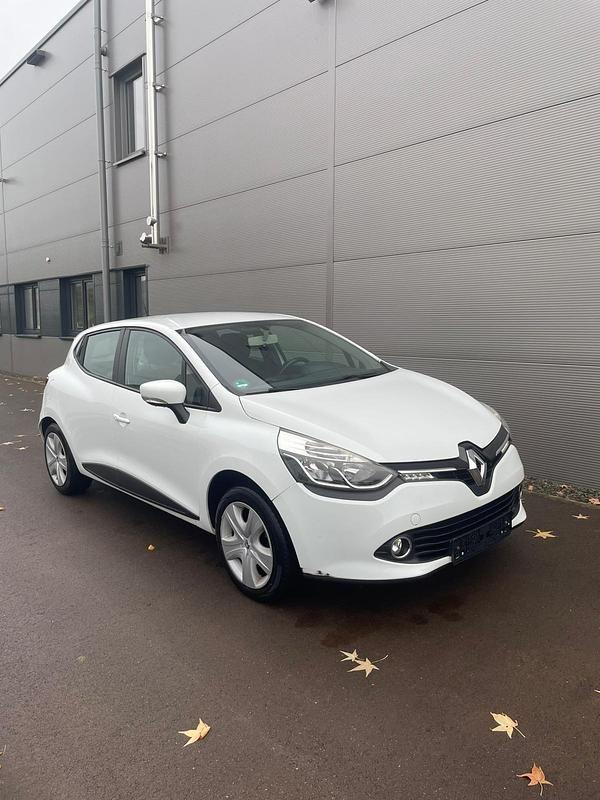 Weiß Gebraucht 2015 Renault Clio IV Dynamique Kleinwagen | 4.900 € (Fairer Preis) - Bild 1/4