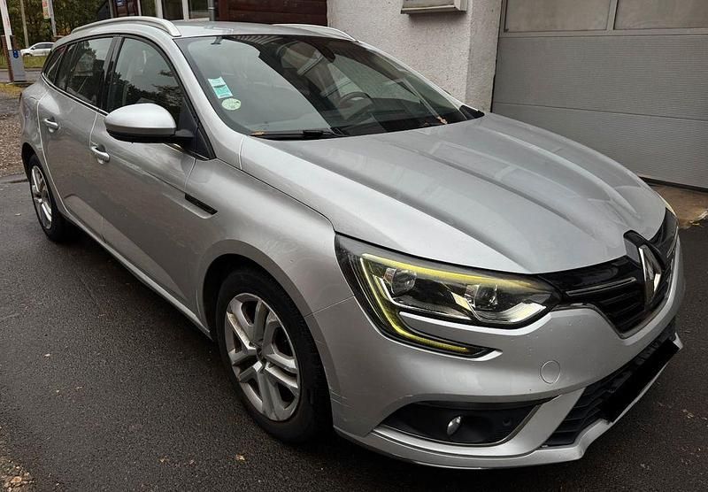 Silber Gebraucht 2017 Renault Mégane IV Limousine | 6.783 € (Teuer) - Bild 1/4