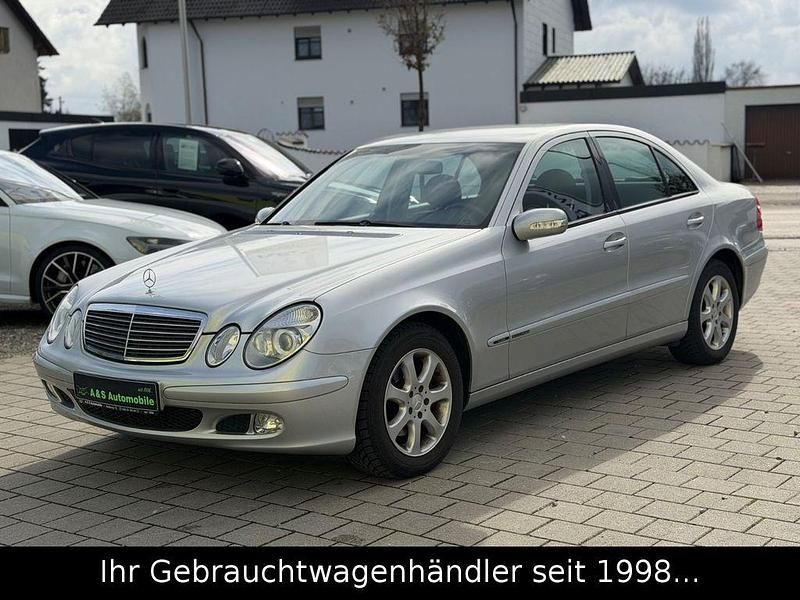 Gebraucht Mercedes E220 150 PS (110 kW) 2002 Silber Limousine