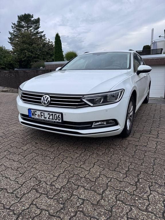 Weiß Gebraucht 2017 VW Passat Comfortline Kombi | 13.500 € (Fairer Preis) - Bild 1/4