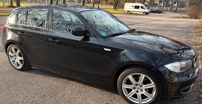 Gebraucht BMW 120 177 PS (130 kW) 2010 Schwarz Kleinwagen