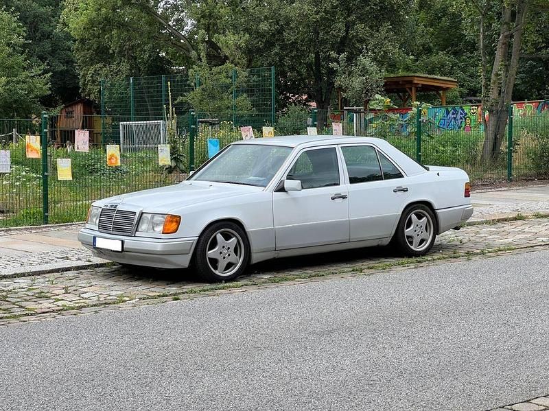 Weiß Gebraucht 1990 Mercedes 300 Limousine | 8.000 € - Bild 1/4
