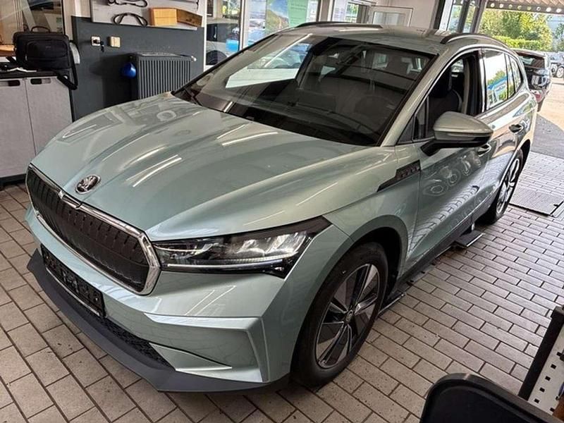 Arctic silber metallic Gebraucht 2023 Skoda Enyaq iV Loft SUV | 20.700 € (Superpreis) - Bild 1/3