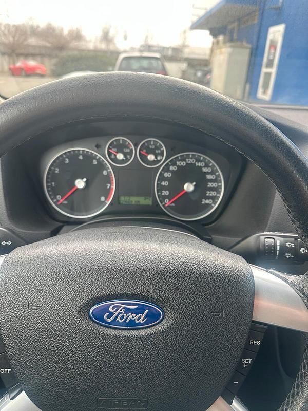 Gebraucht Ford Focus 101 PS (74 kW) 2006 Grau Kleinwagen