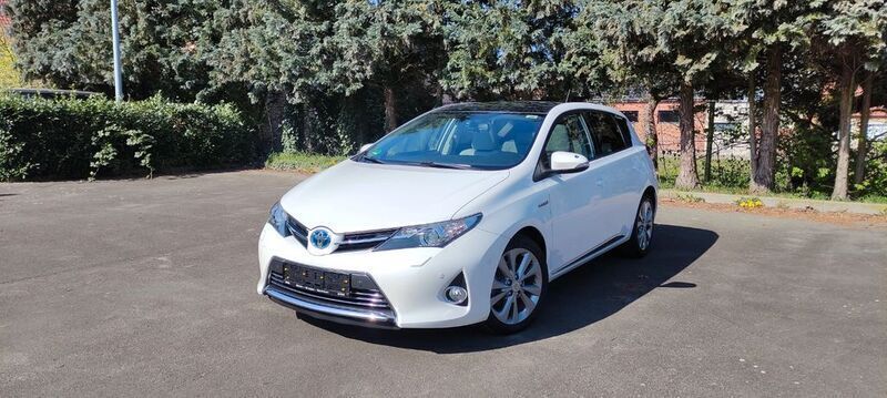 Weiß Gebraucht 2014 Toyota Auris Hybrid Executive Kombi | 12.000 € (Guter Preis) - Bild 1/4
