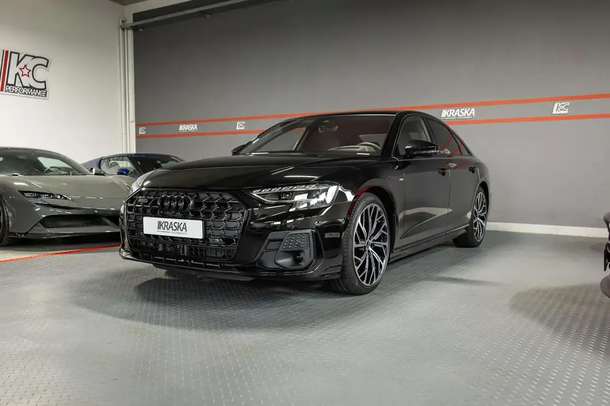 Gebraucht Audi A8 Ambiente 286 PS (210 kW) 2025 Mythosschwarz metallic Limousine