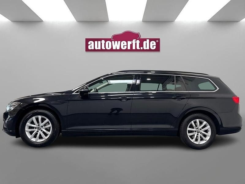 Gebraucht VW Passat S 150 PS (110 kW) 2023 Schwarz Kombi
