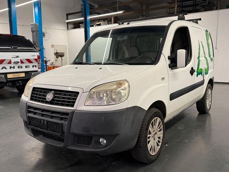 Weiß Gebraucht 2010 Fiat Doblò Van / Kleinbus | 2.490 € (Superpreis) - Bild 1/4