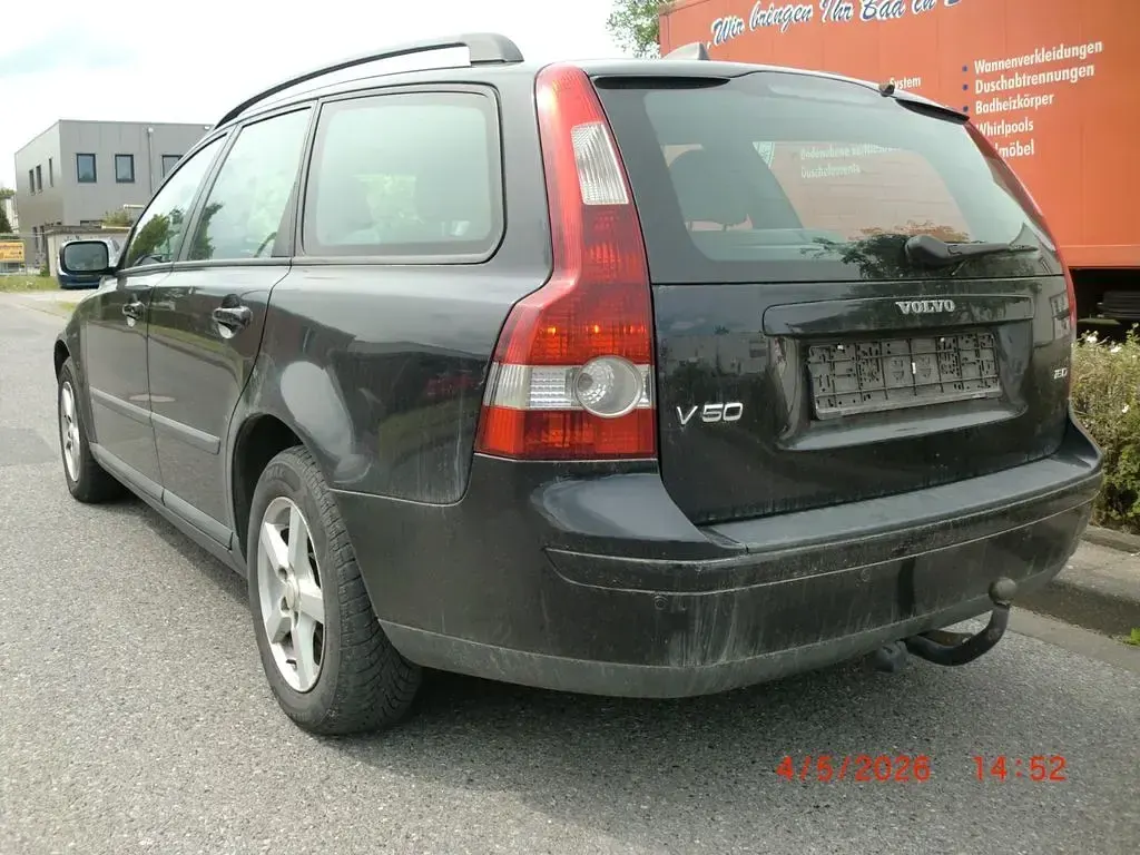 Usado Volvo V50 109 CV (80 kW) 2006 Negro Familiar