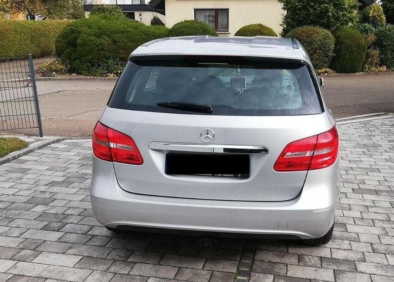Silber Gebraucht 2012 Mercedes B200 Van / Kleinbus | 5.900 € (Fairer Preis) - Bild 1/4