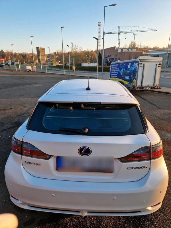 Gebraucht Lexus CT200h 136 PS (100 kW) 2011 Weiß Kleinwagen