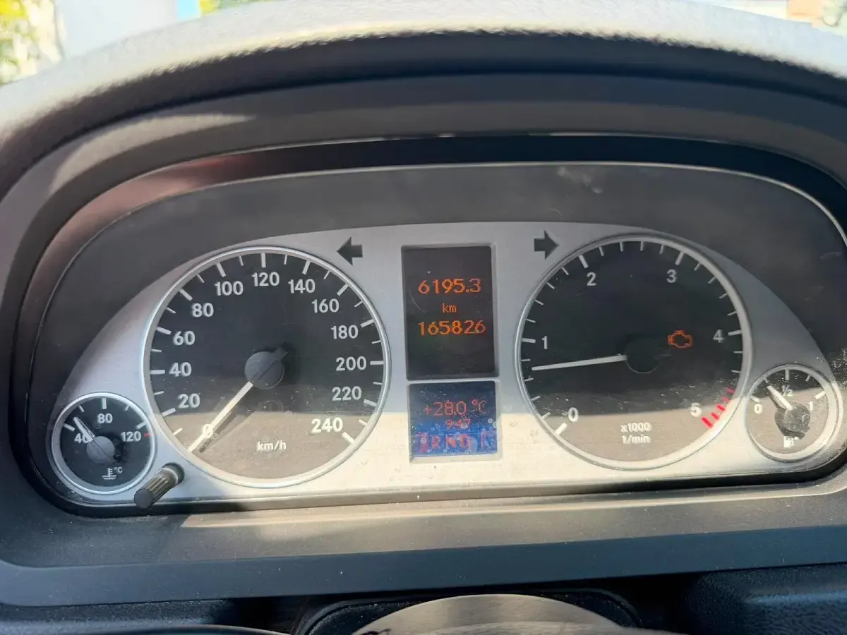 Gebraucht Mercedes B180 109 PS (80 kW) 2009 Silber Van / Kleinbus