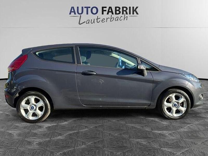 Gebraucht Ford Fiesta Trend 82 PS (60 kW) 2011 Blau Kleinwagen