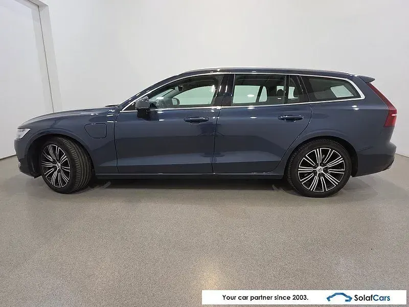 Gebraucht Volvo V60 Inscription 253 PS (186 kW) 2021 Blau Kombi