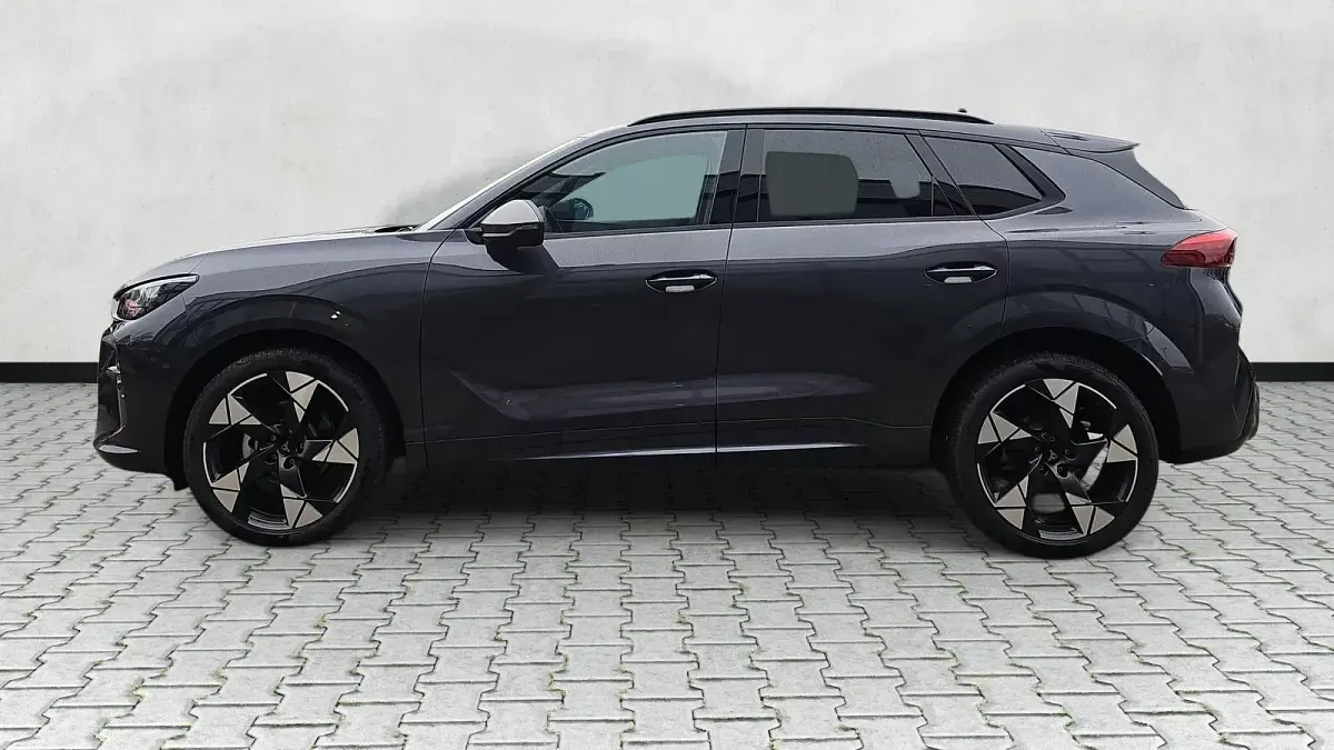 Neu Cupra Terramar 150 PS (110 kW) 2025 Dark void SUV