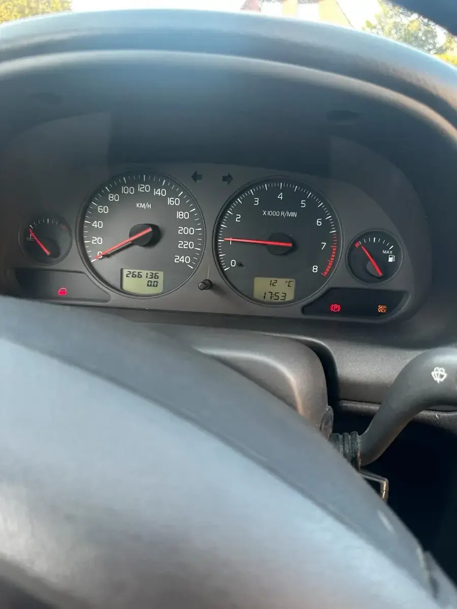 Gebraucht Volvo V40 122 PS (89 kW) 2003 Schwarz Kombi
