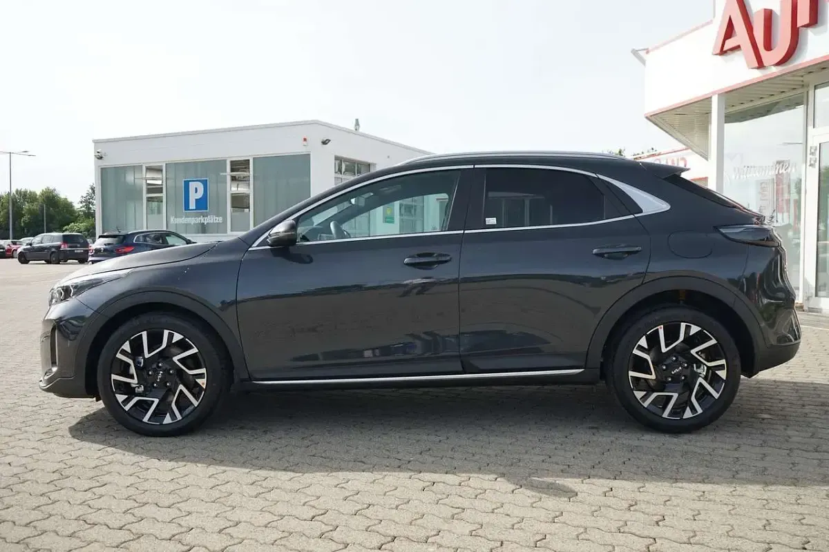 Neu Kia XCeed 179 PS (131 kW) 2026 Darkpentametalmet. SUV