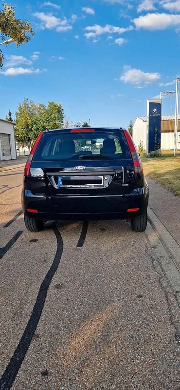 Gebraucht Ford Fiesta 80 PS (58 kW) 2005 Blau Kleinwagen