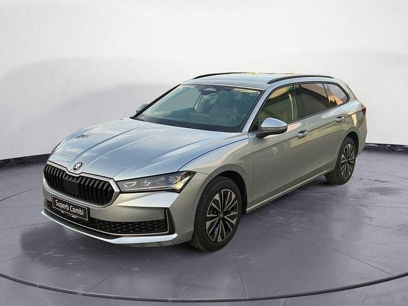 Neu Skoda Superb Selection 150 PS (110 kW) 2026 Silber Kombi