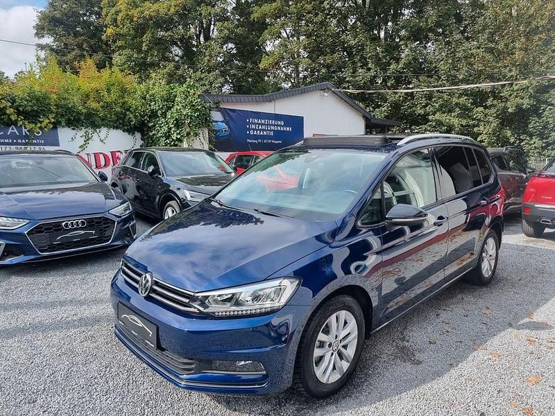 Blau Gebraucht 2020 VW Touran IQ Drive Van / Kleinbus | 24.750 € (Fairer Preis) - Bild 1/4