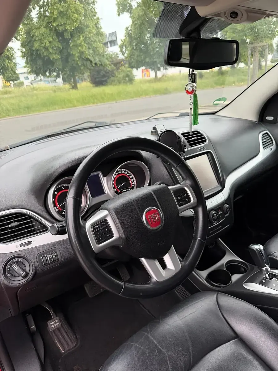 Gebraucht Fiat Freemont 170 PS (125 kW) 2013 Rot SUV