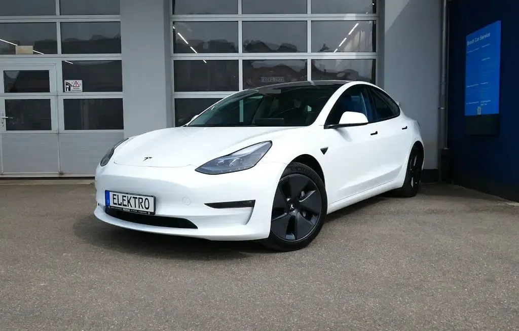 Second-hand Tesla Model 3 366 kW (498 CP) 2023 Alb Berlinǎ
