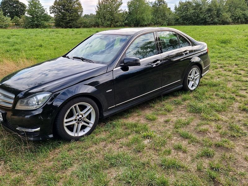 Schwarz Gebraucht 2011 Mercedes 250 AMG Limousine | 9.000 € - Bild 1/4