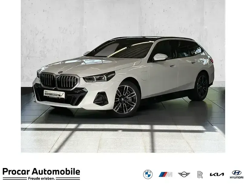 Gebraucht BMW 550e M Sport 489 PS (359 kW) 2025 Kombi