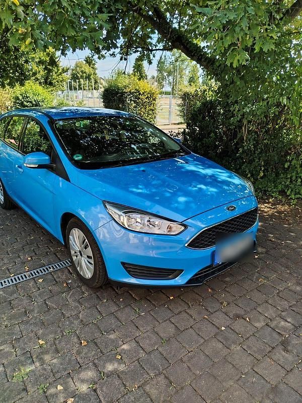 Blau Gebraucht 2017 Ford Focus Business Edition Kombi | 5.400 € (Superpreis) - Bild 1/4