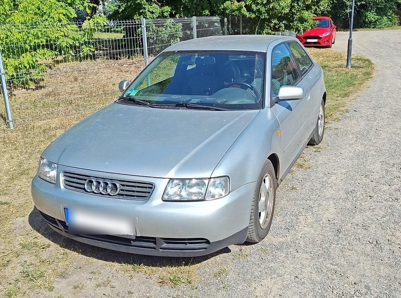 Grau Gebraucht 1998 Audi A3 Limousine | 900 € (Guter Preis) - Bild 1/4