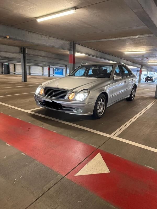 Silber Gebraucht 2002 Mercedes E270 Avantgarde Limousine | 2.580 € (Guter Preis) - Bild 1/4