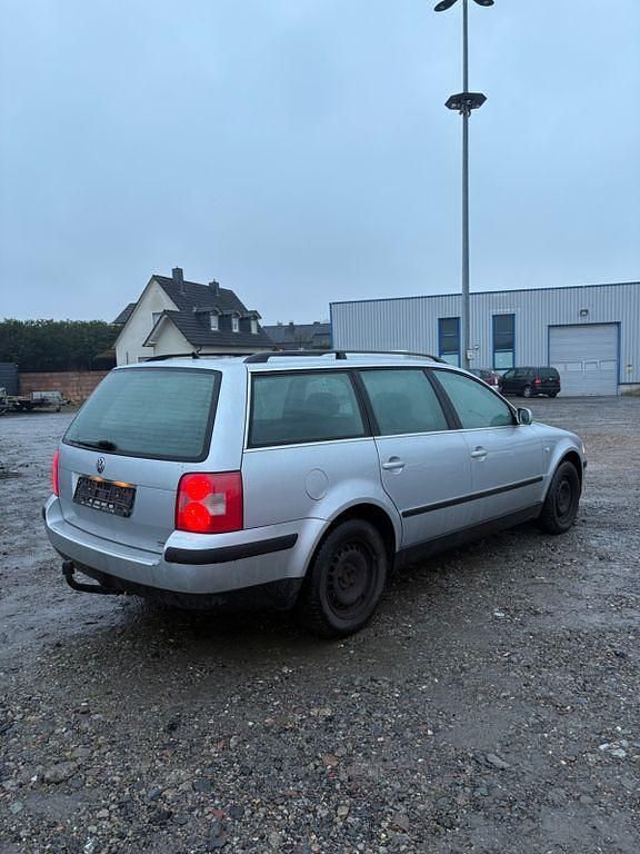 Gebraucht VW Passat Comfortline 102 PS (75 kW) 2001 Silber Kombi