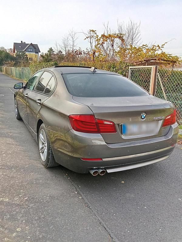 Andere farben Gebraucht 2011 BMW 525 Limousine | 6.999 € (Superpreis) - Bild 1/4