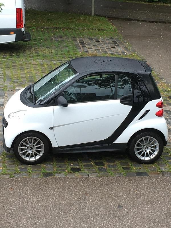 Weiß Gebraucht 2014 Smart ForTwo Coupé Kleinwagen | 6.900 € (Etwas zu teuer) - Bild 1/4