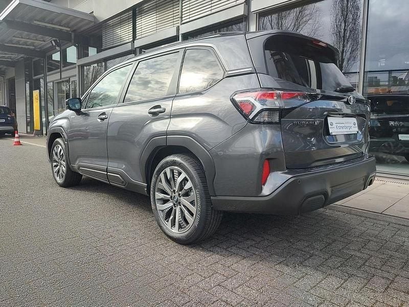 Neu Subaru Forester Platinum 136 PS (100 kW) 2026 Magnetite gray (m) SUV