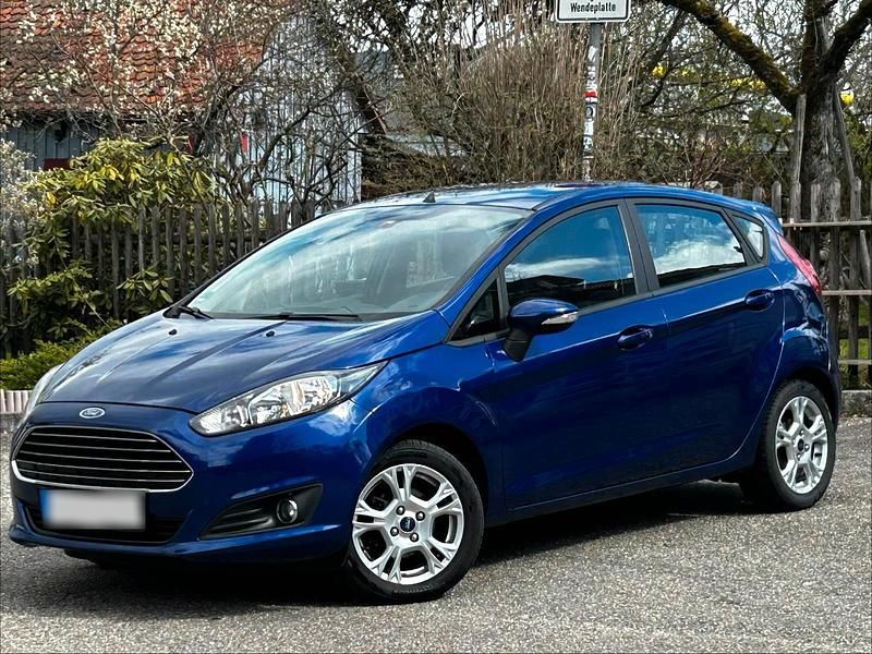 Gebraucht Ford Fiesta 101 PS (74 kW) 2014 Blau Kleinwagen