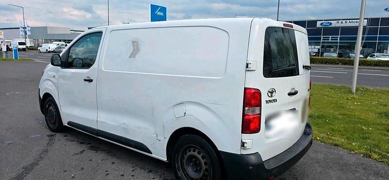 Gebraucht Toyota Proace 120 PS (88 kW) 2020 Weiß Van / Kleinbus