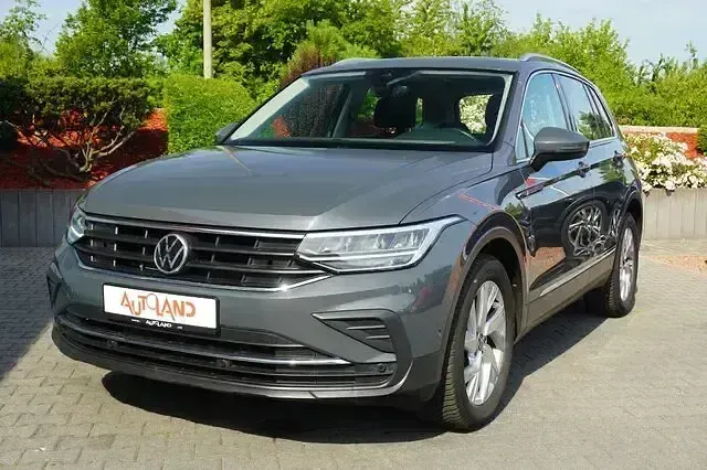 Gebraucht VW Tiguan Life 131 PS (96 kW) 2021 Grau SUV