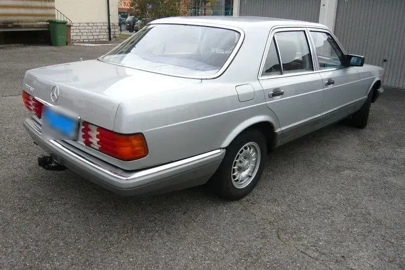 Brugt Mercedes E280 185 HK (136 kW) 1981 Sølv Sedan