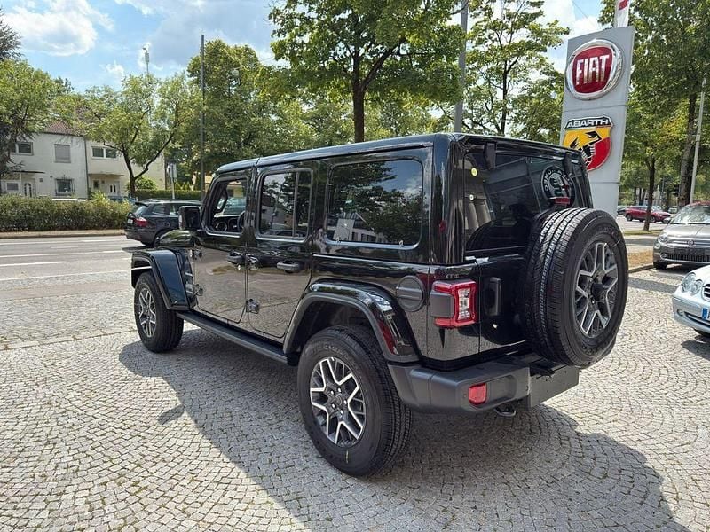 Neu Jeep Wrangler Sahara 272 PS (200 kW) 2025 Schwarz SUV