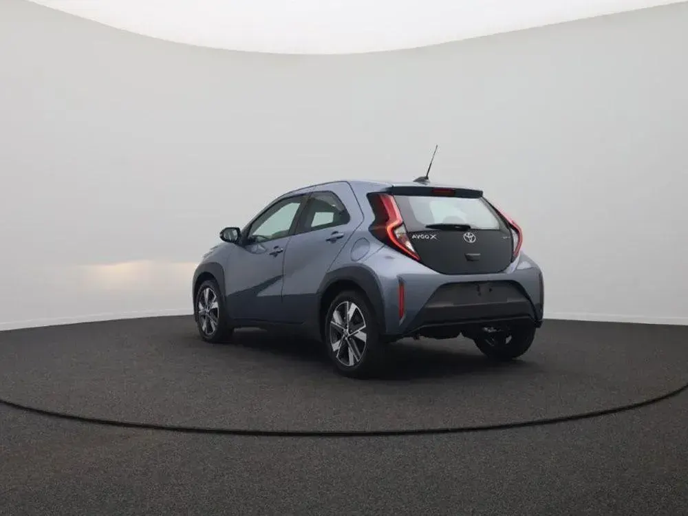 Neu Toyota Aygo X X-pure 116 PS (85 kW) 2026 Celestite grey metallic SUV