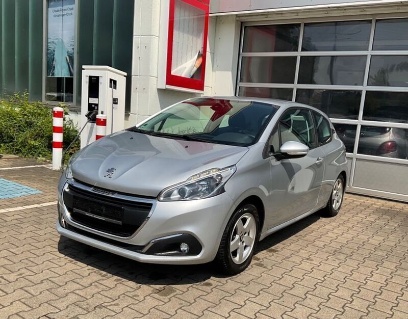 Grau Gebraucht 2017 Peugeot 208 Active Kleinwagen | 6.990 € (Fairer Preis) - Bild 1/4