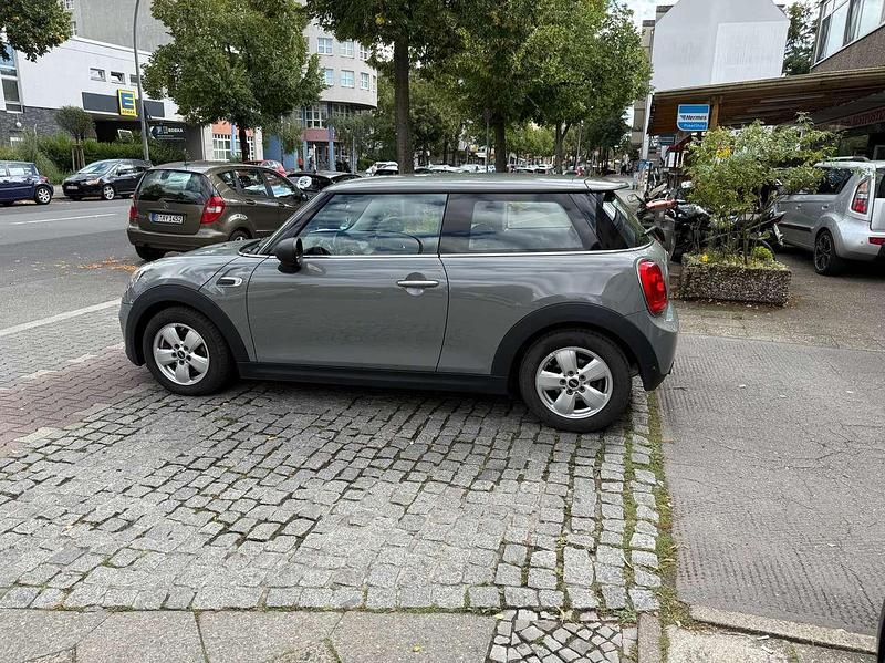 Gebraucht Mini ONE 102 PS (75 kW) 2017 Moonwalk grey (metallic) Kleinwagen