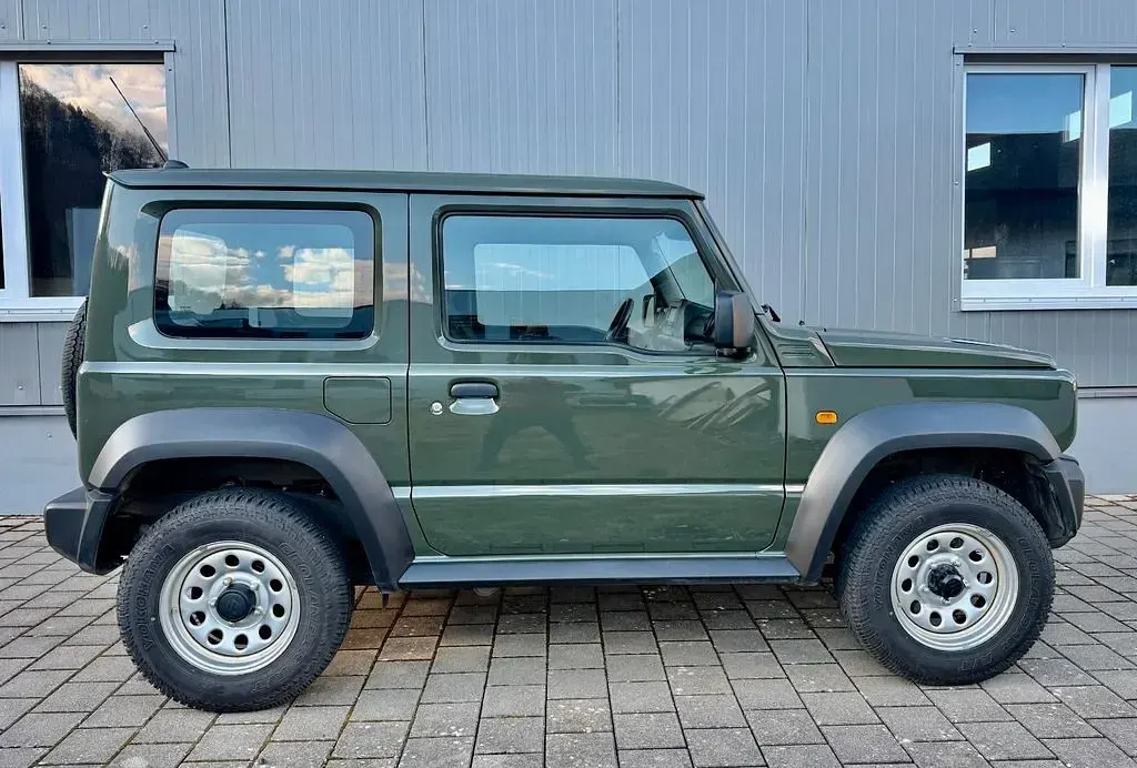 Gebraucht Suzuki Jimny Comfort 102 PS (75 kW) 2023 Grün SUV
