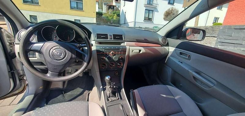 Gebraucht Mazda 3 Comfort 105 PS (77 kW) 2004 Silber Limousine