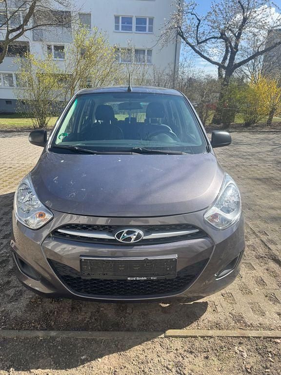 Gebraucht Hyundai i10 67 PS (49 kW) 2013 Schwarz Kleinwagen
